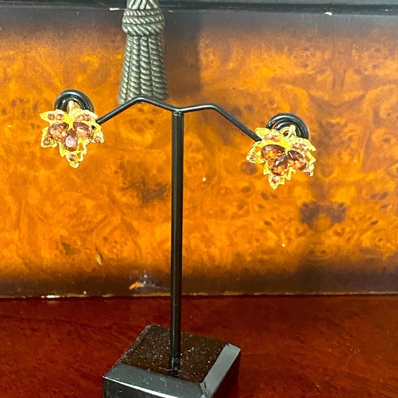 NWT Silver Needle Stud Earrings Red Autumn Leaf Design - Picture 2 of 5